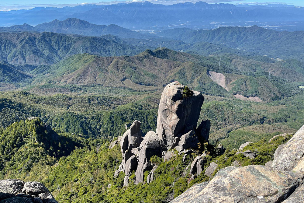 桃太郎岩~瑞牆山山頂