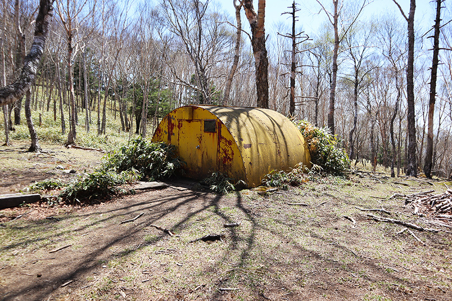 小丸山避難小屋