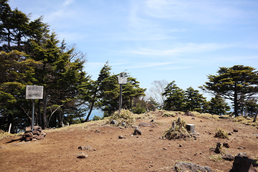 前袈裟丸山 / 標高1,878m