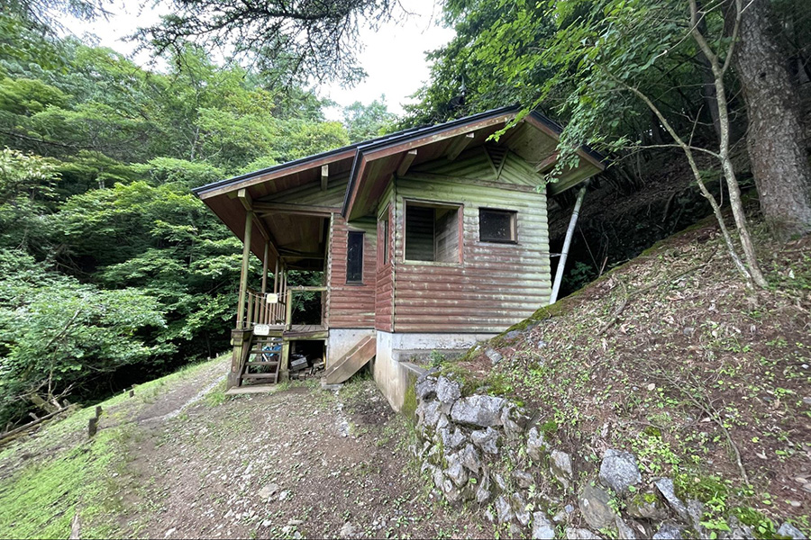 御前山避難小屋