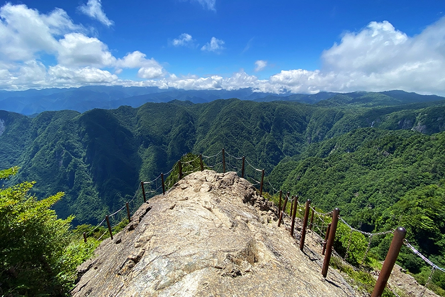 大蛇嵓（だいじゃぐら） / 標高約1,578m