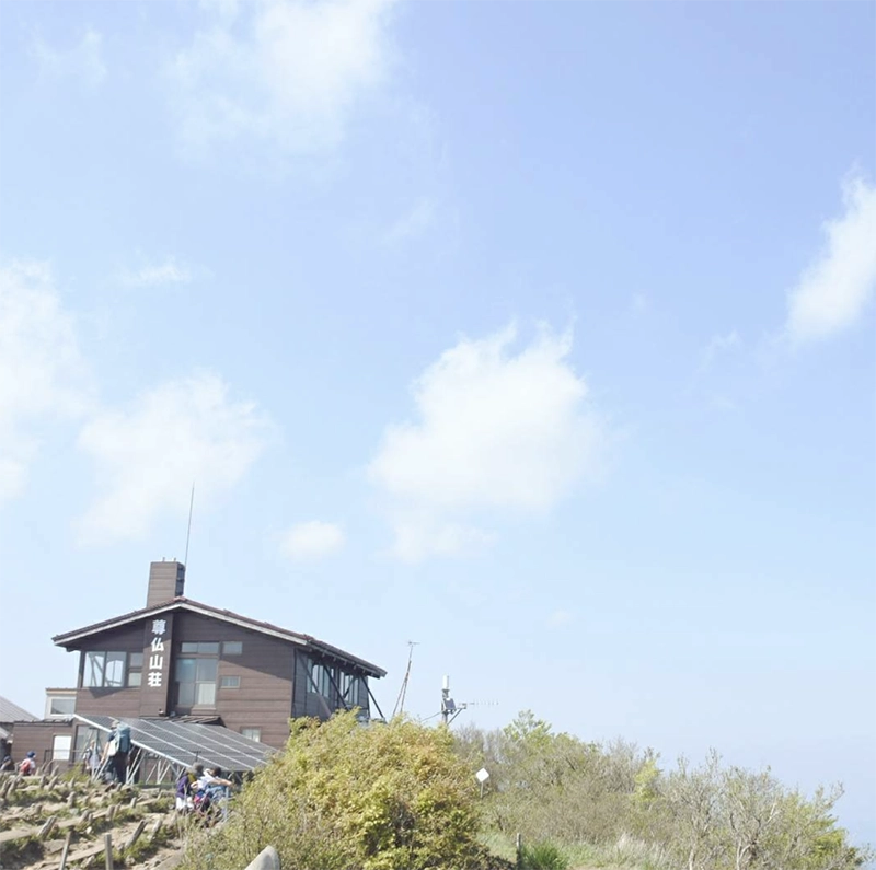 尊仏山荘と大展望のパノラマ